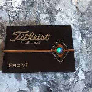 Titleist Pro V1 golf balls.